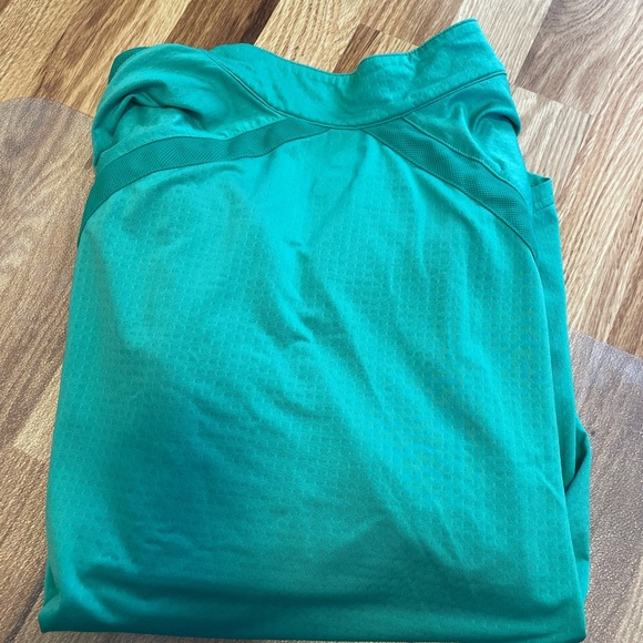 Beautiful green San Soleil Sunshirt - Picture 3 of 6
